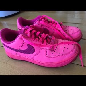 BRIGHT PINK NIKE AIR